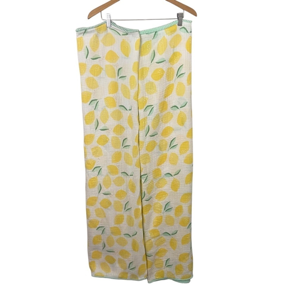 Cloud Island 100% Cotton Muslin Swaddle Baby Blanket Lemon Pom Pom Trim Set of 2
